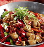 宵夜煲传承有新招！60 岁厨师亲测：炒菜机让老